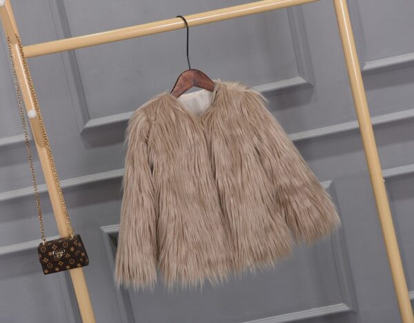 e0c0dea0-4ad3-4d59-b341-e6c09442a0c2.jpg Women's Plus-size Faux Fur Coat